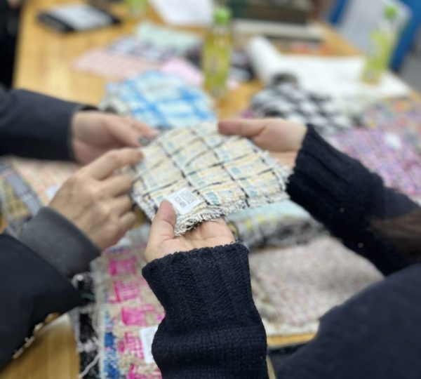 英国LINTON(リントン)ツイード使用の上製本ノートをロフトで発売します│新里製本所スタッフがアトリエでセレクト